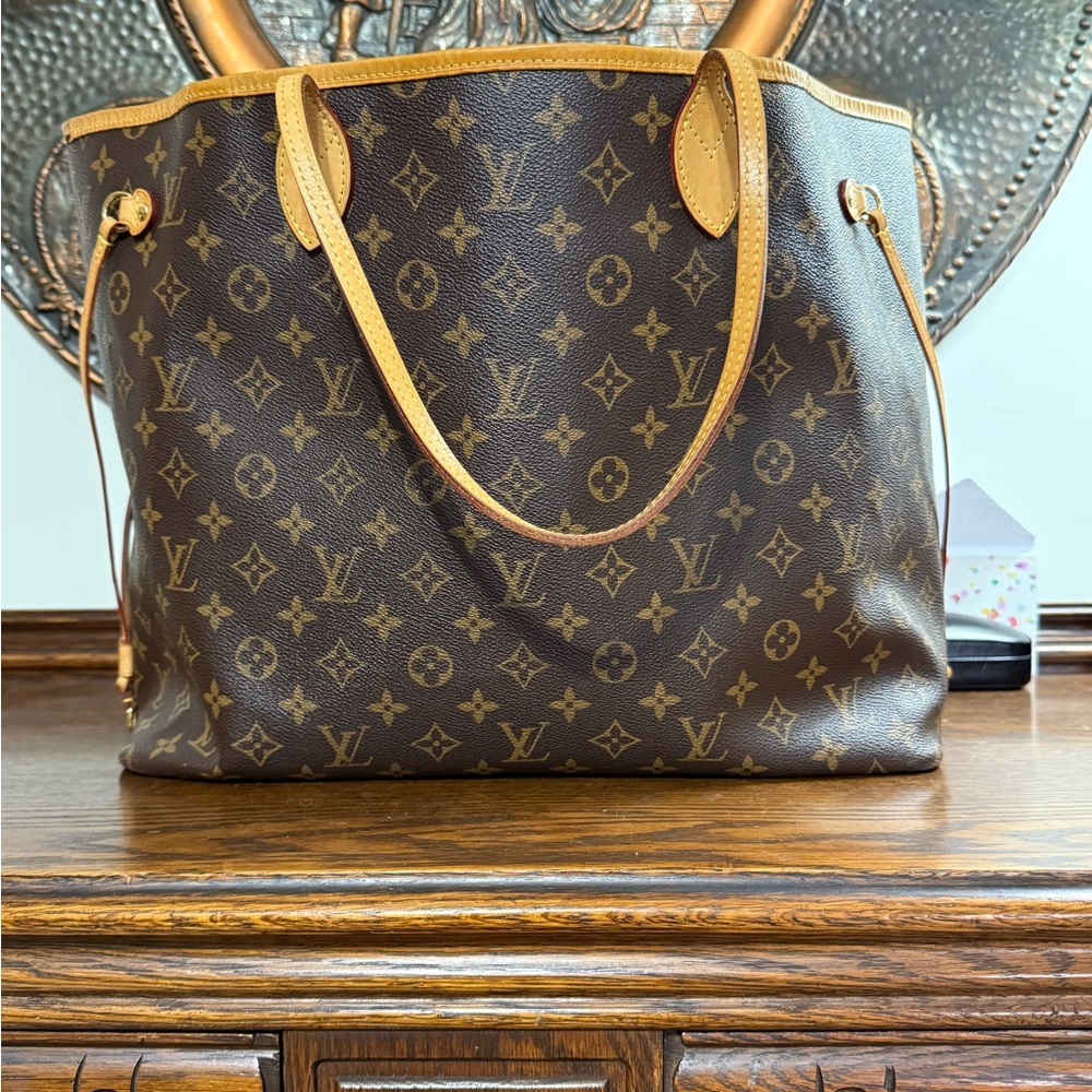 Louis Vuitton Neverfull Monogram Tote GM - Picture 2 of 15
